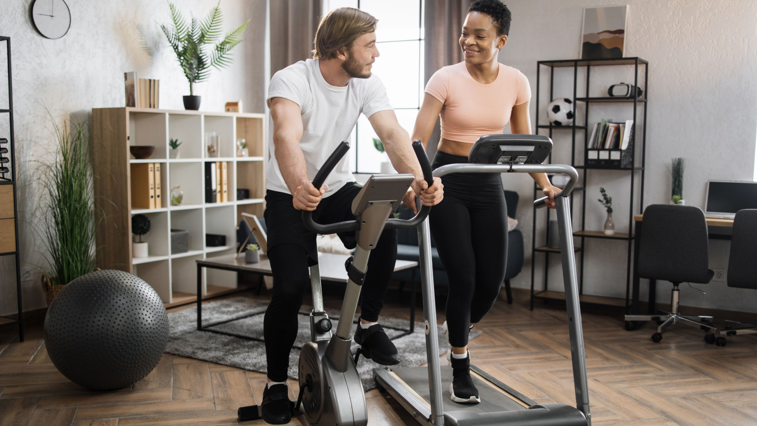 stationary bike vs treadmill for weight loss and fitness